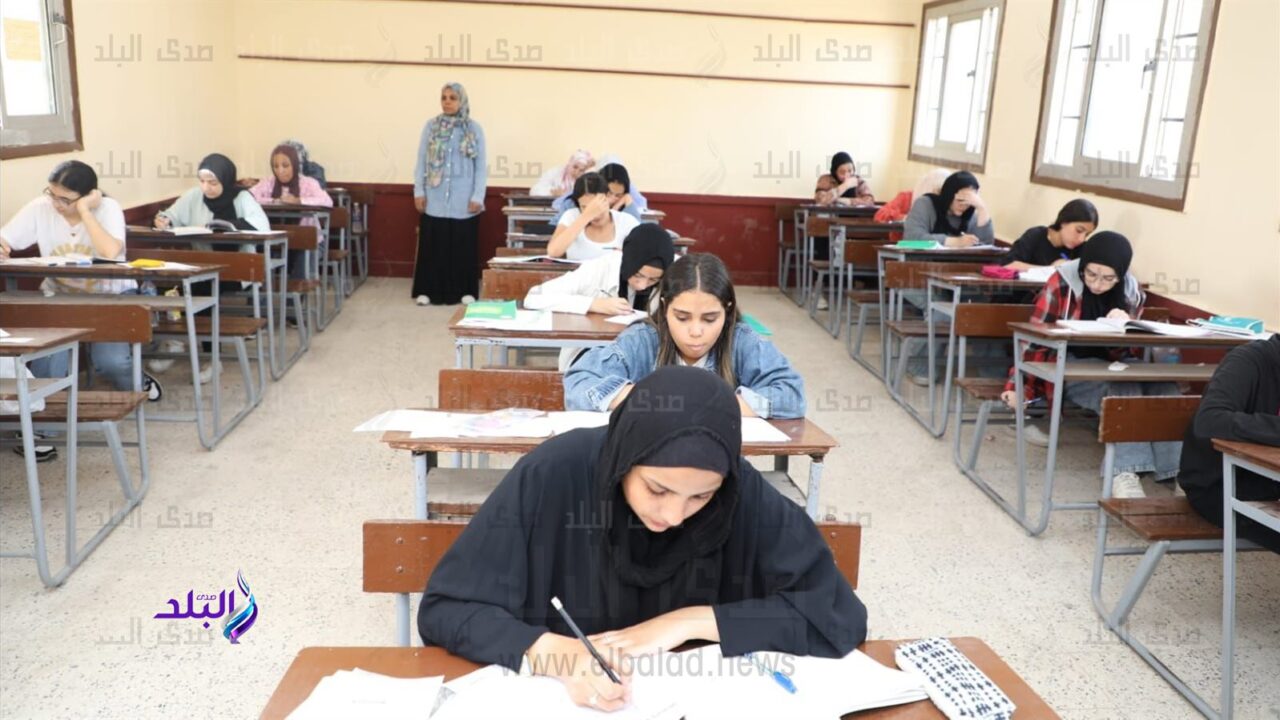 بدء امتحان العربي للثانوية العامة 2026 اليوم بجميع اللجان