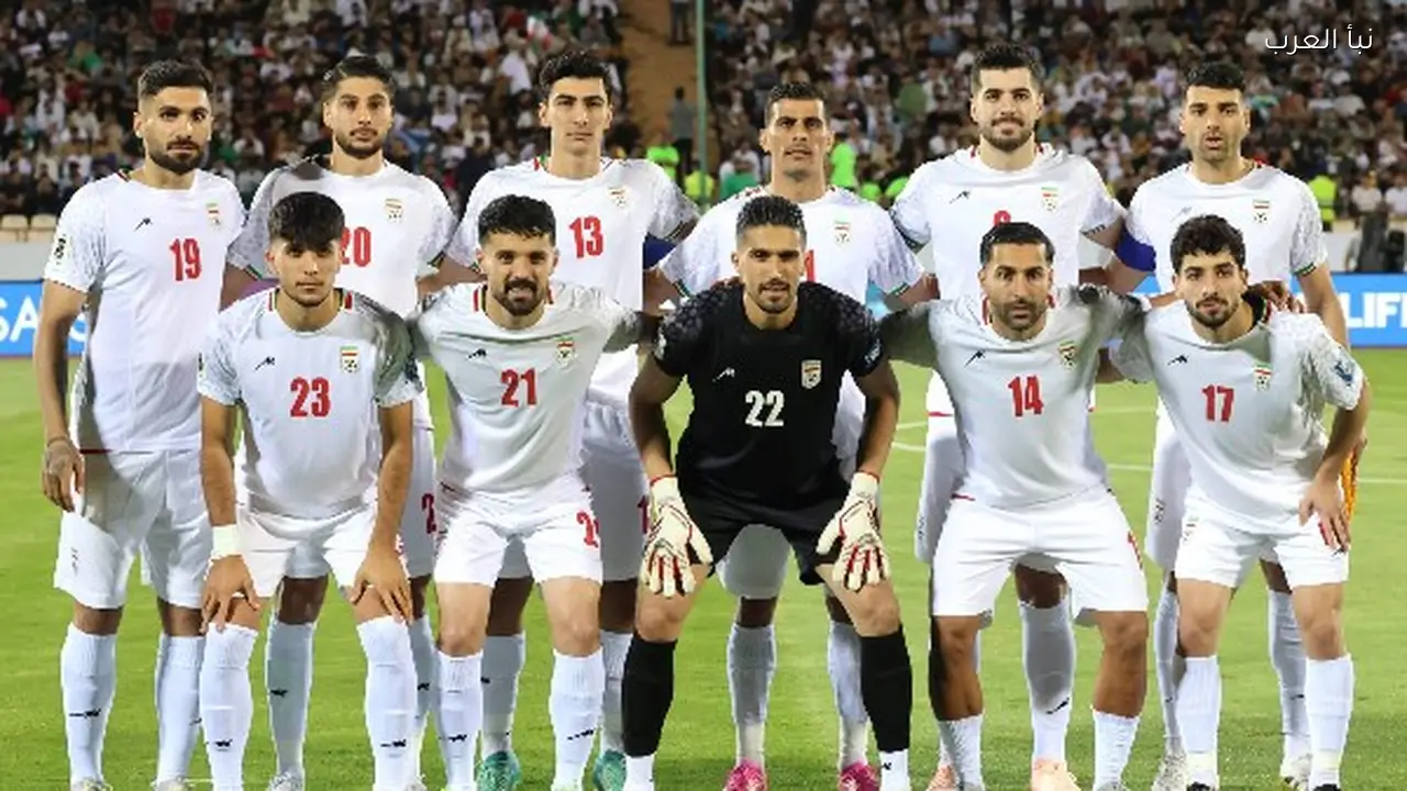 لاعبو إيران يصلون المكسيك بدبابيس تذكارية لضحايا الهجوم على مدرسة ميناب