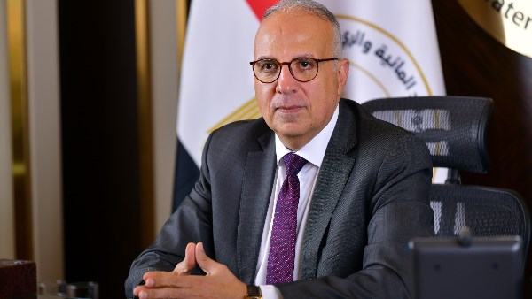 وزير الري يتابع غرق صندل ببحيرة ناصر بعد رصد تسرب سولار محصور داخل ميناء السد العالي