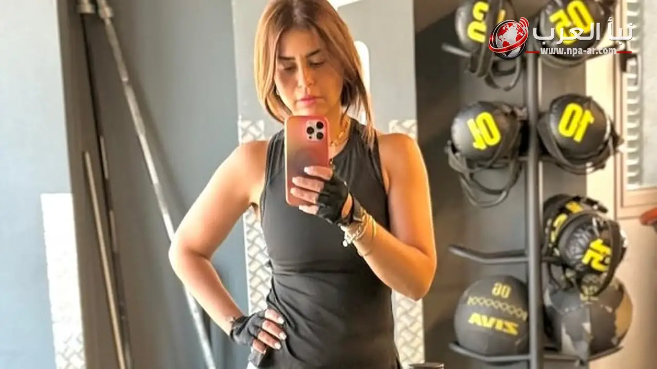 منة فضالي بإطلالة كاجوال تجمع بين الأخضر الفاتح والأبيض