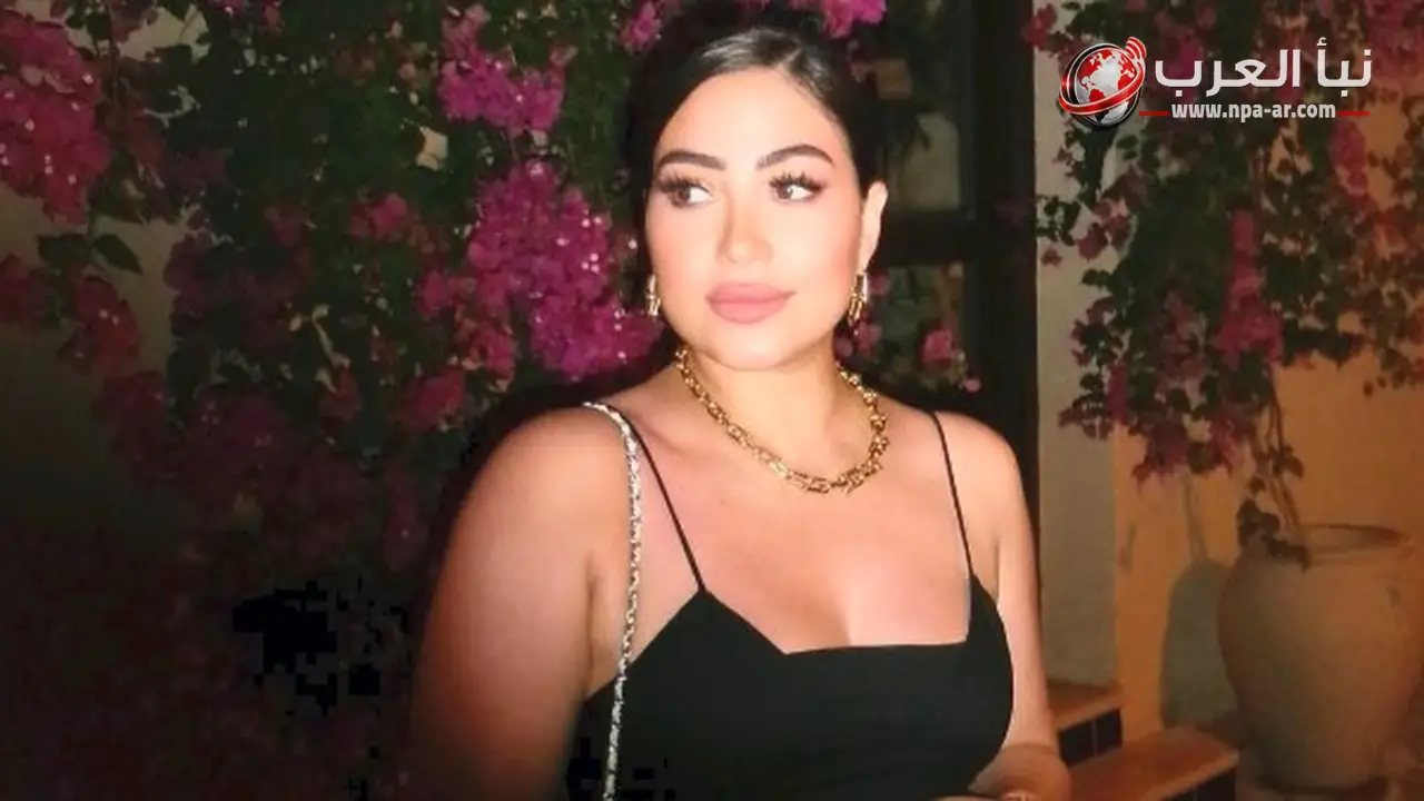 بوسي تستعرض إطلالة جريئة بفستان أسود قصير عبر إنستجرام