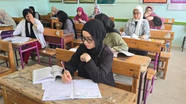 أمهات مصر: شكاوى من صعوبة امتحاني رياضيات وأحياء الثانوية العامة اليوم أمهات مصر: شكاوى من صعوبة امتحاني رياضيات وأحياء الثانوية العامة اليوم