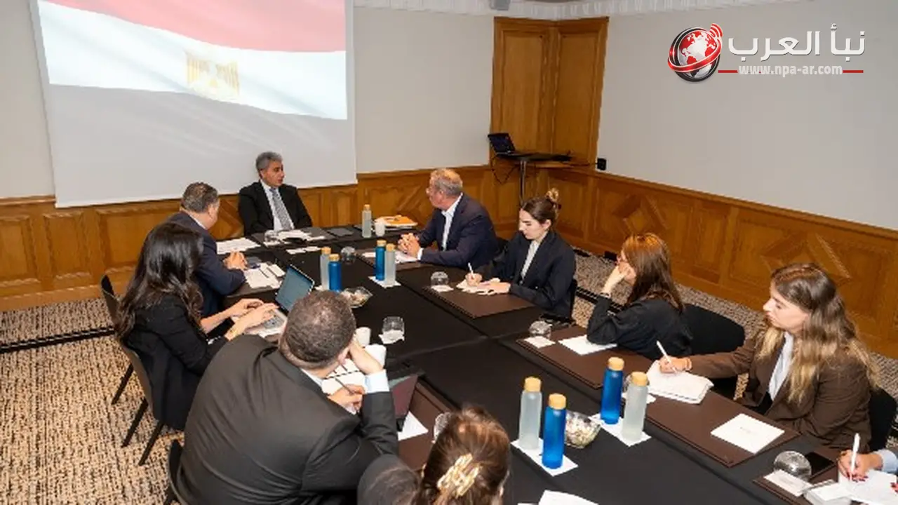 وزير السياحة والآثار يبحث في باريس تعزيز الحركة الوافدة من السوق الفرنسي لمصر