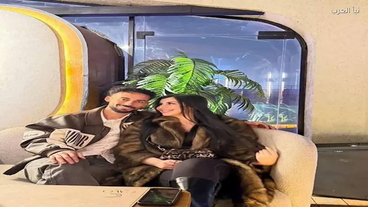 أحمد عبد القادر ينشر صورًا مع زوجته، والجمهور يتفاعل