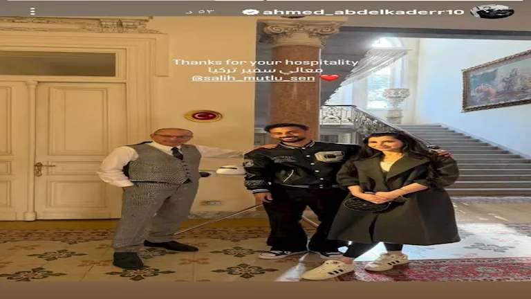 أحمد عبدالقادر وزوجته