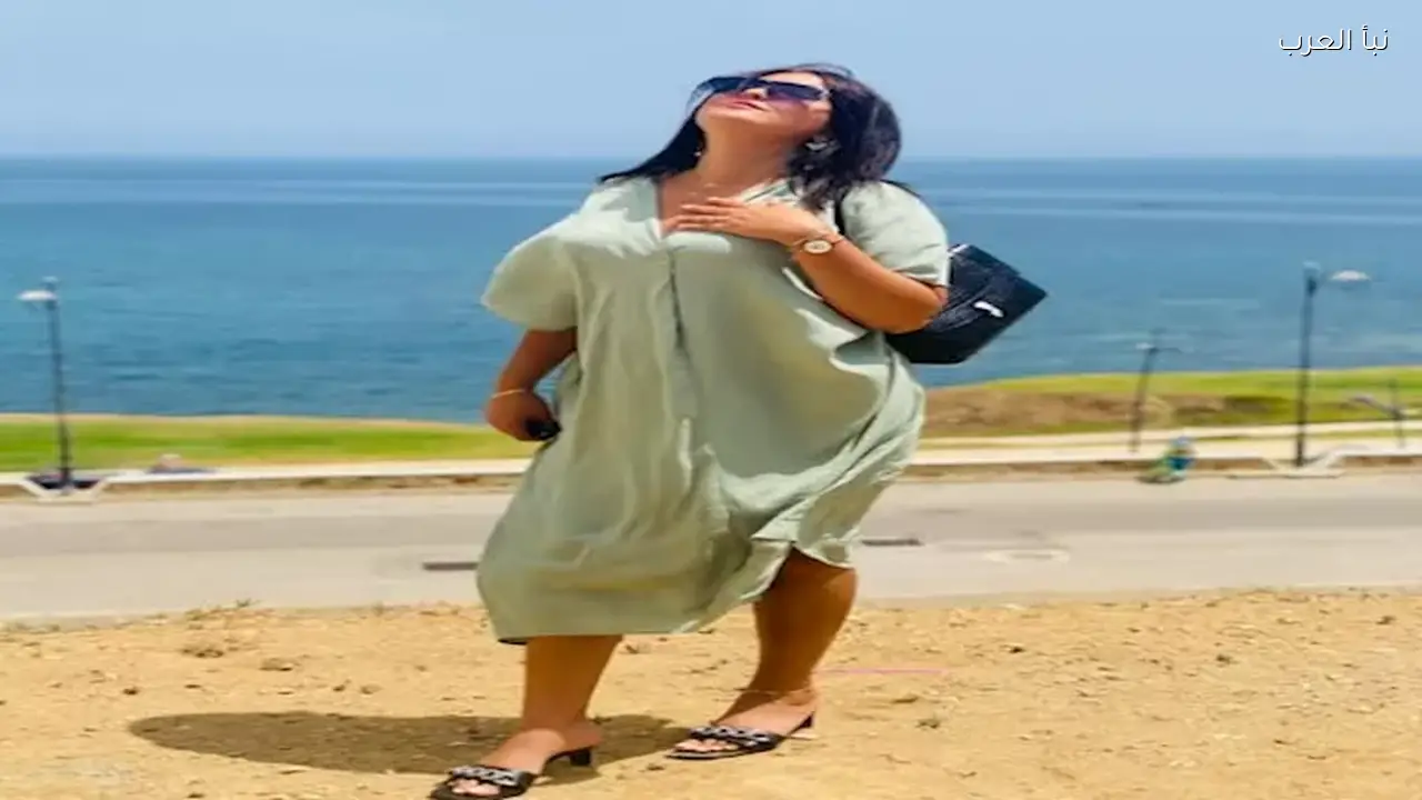 أشرف داري وزوجته يستمتعان بأجمل اللحظات الرومانسية في المصيف والملاعب