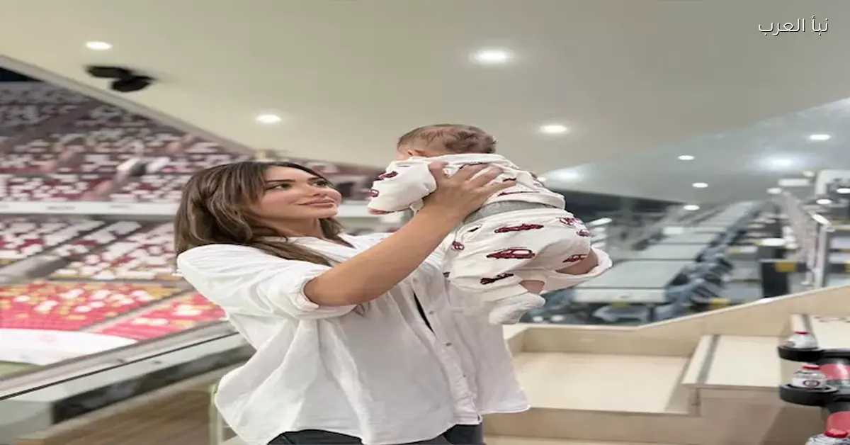 زوجة النني الثانية تنشر صورة مع ابنها وتعلق بتعليق غامض