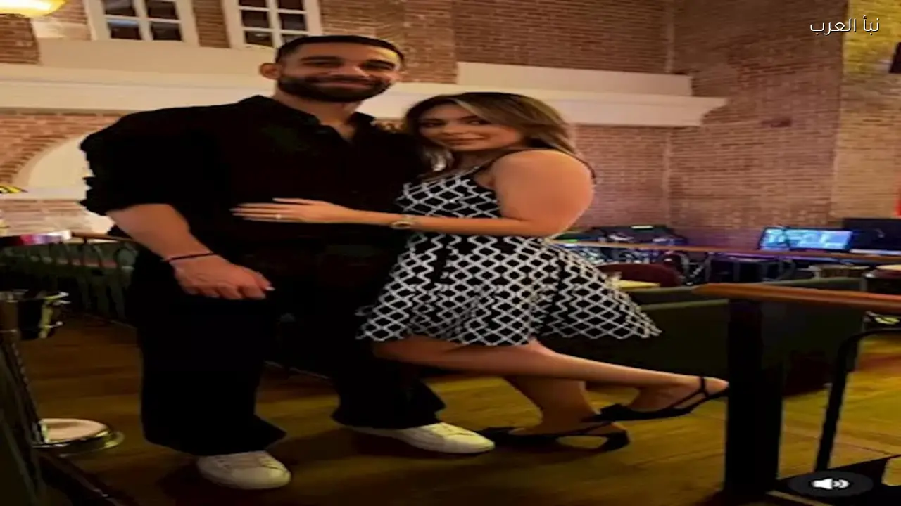 زوجة عمرو السولية تحتفل بعيد زواجهما بصور رومانسية