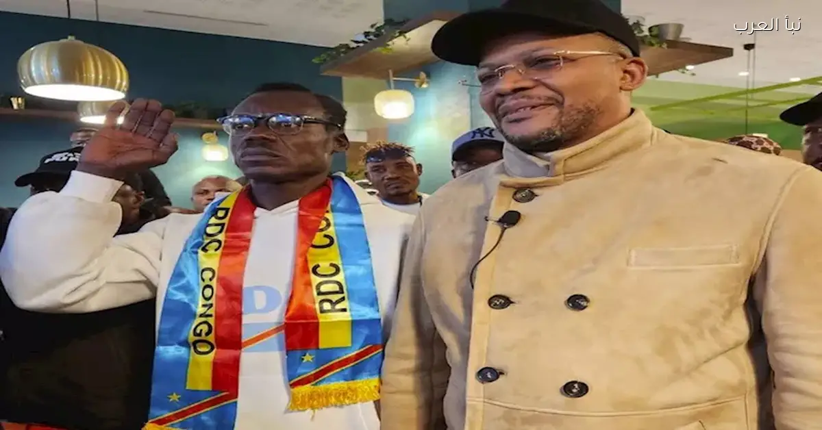 زيارة المشجع لومومبا لبعثة الجزائر تتضمن قميصا يحمل اسمه في خمس صور