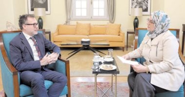 سفير كندا يكشف قصة عشق نجيب محفوظ في نبأ العرب غداً