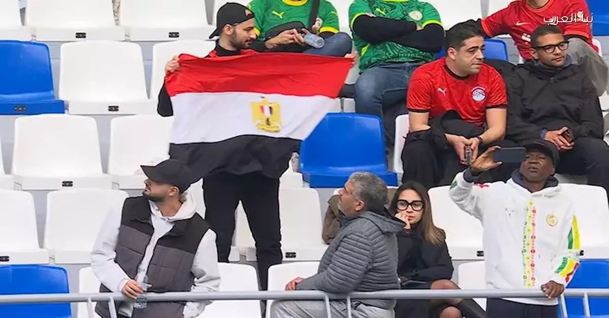 صور ترصد الحضور الجماهيري في مباراة مصر والسنغال بزي فرعوني
