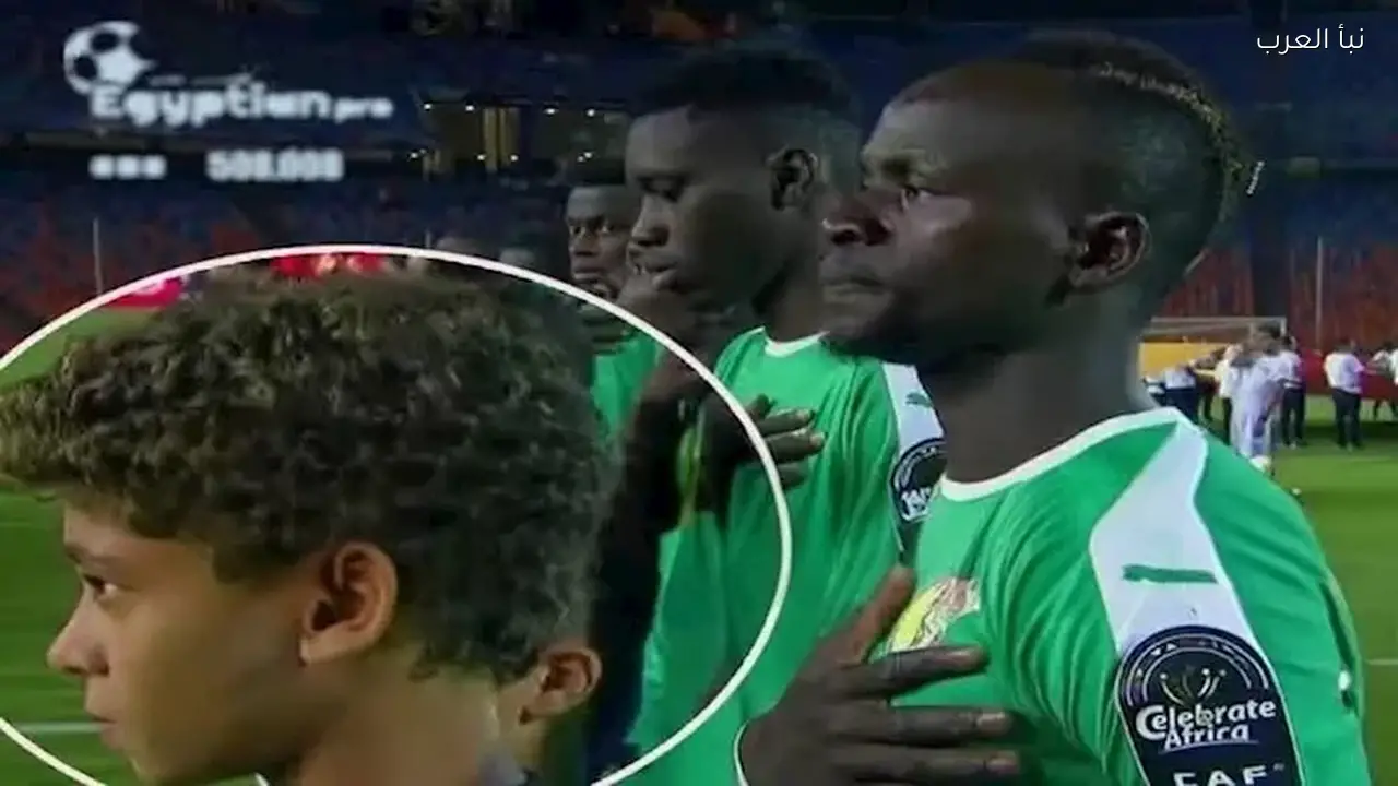 صور نادرة لحمزة عبدالكريم مع ساديو ماني تعود للذاكرة بعد 7 سنوات