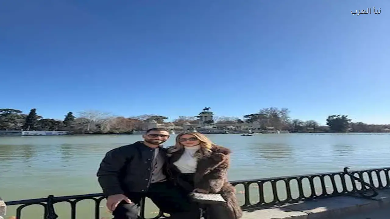 عمرو السولية يحتفل بمناسبة خاصة مع زوجته عبر 3 صور