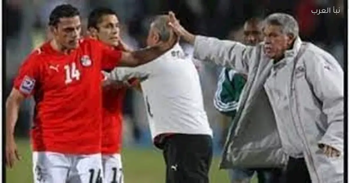 عمرو زكي يلتقي حسن شحاتة بعد مغادرته المستشفى