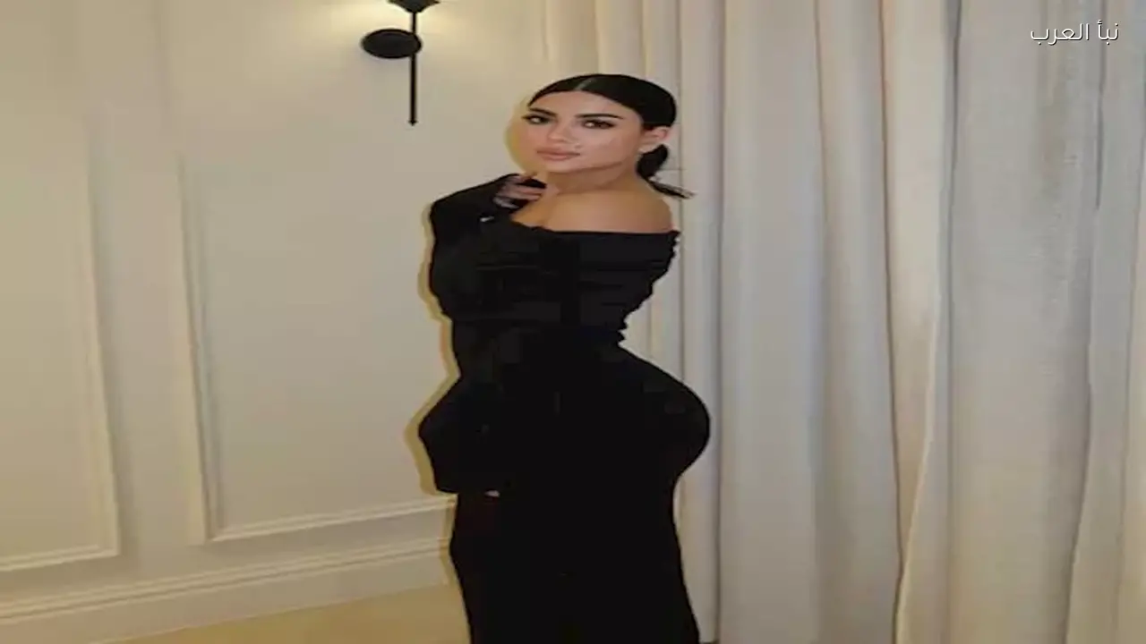 كارولين عزمي تتألق بإطلالة جريئة والجمهور يتفاعل مع الصور