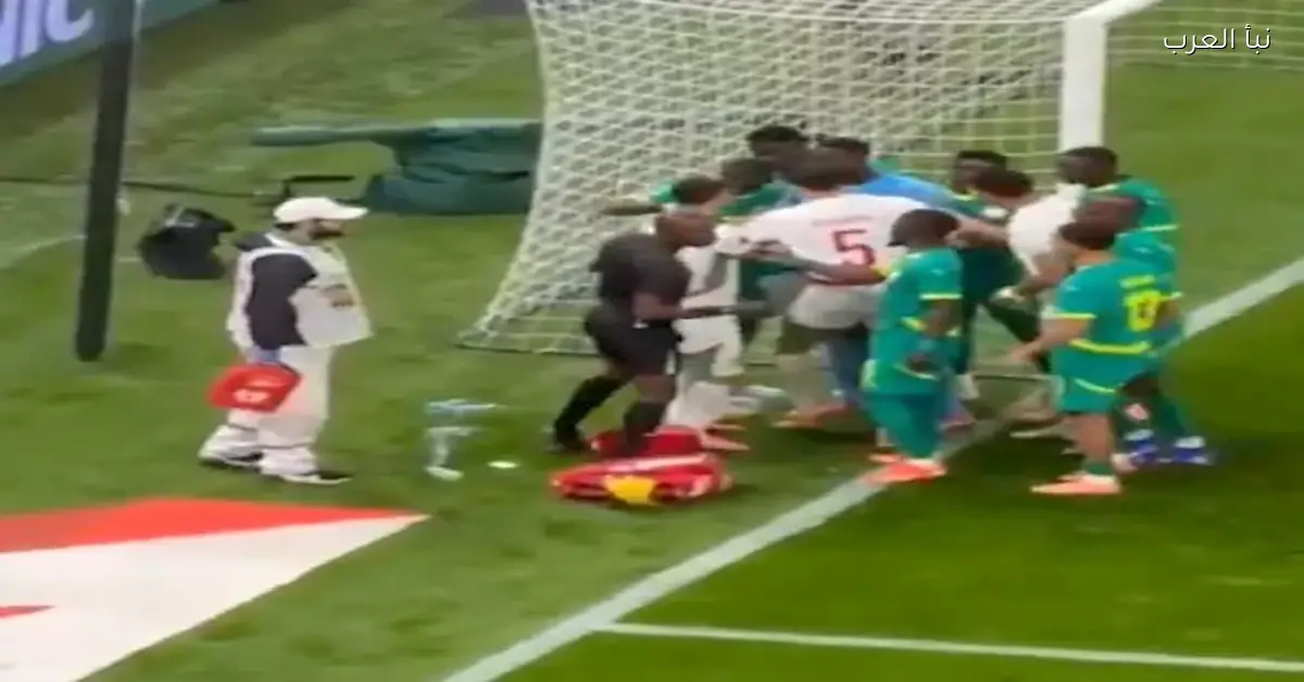 منشفة حارس مرمى السنغال تثير جدلاً في نهائي أمم أفريقيا بين حكيمي وصيباري