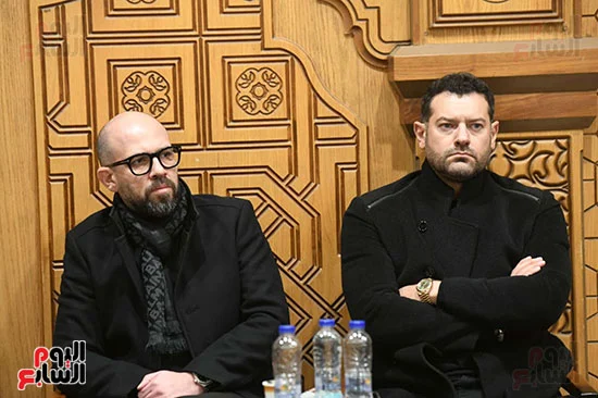 عمرو يوسف يقدم واجب العزاء عمرو يوسف يقدم واجب العزاء