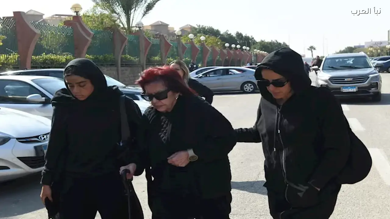 أحمد داود يشارك في جنازة والد زوجته