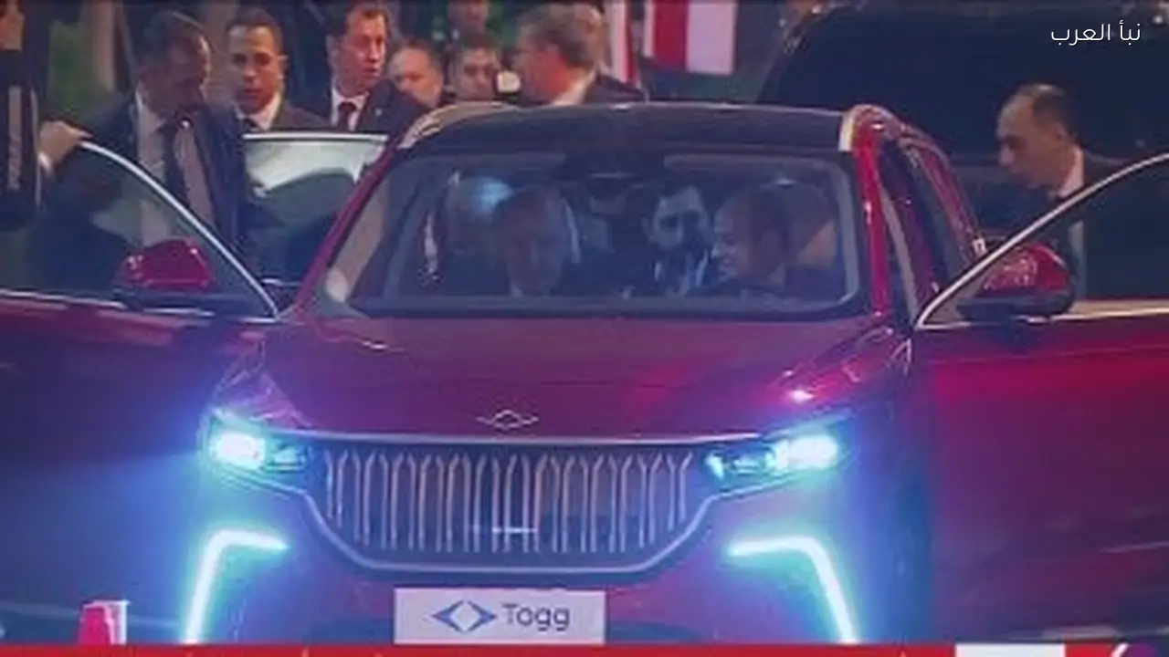 أردوغان يهدي السيسي سيارة كهربائية والرئيسان يقودانها معًا