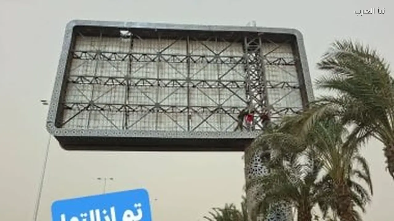 إزالة 3 لوحات إعلانية واستعدال عمود إنارة في الجيزة بسبب الرياح