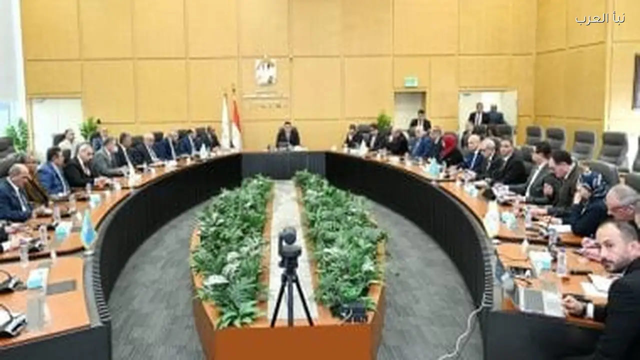 اجتماع وزير الإسكان مع مسؤولي الوزارة لمتابعة ملفات العمل