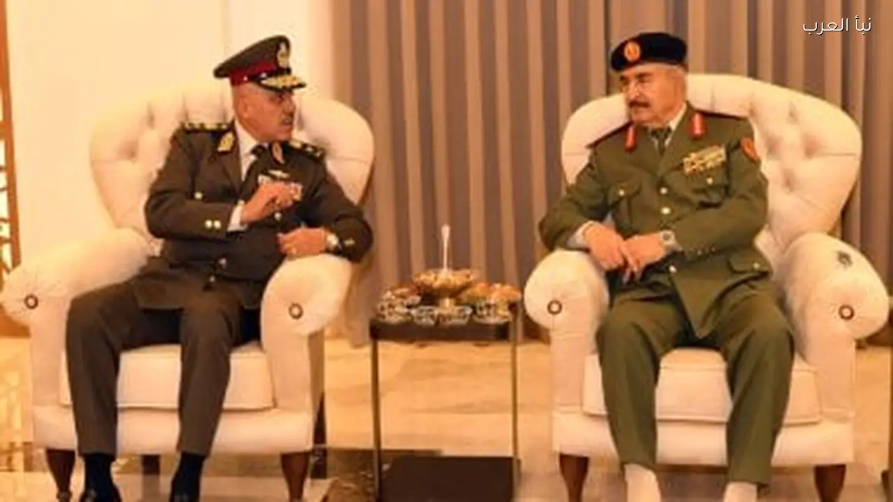 الفريق أحمد خليفة يعود إلى الوطن بعد زيارة رسمية لليبيا