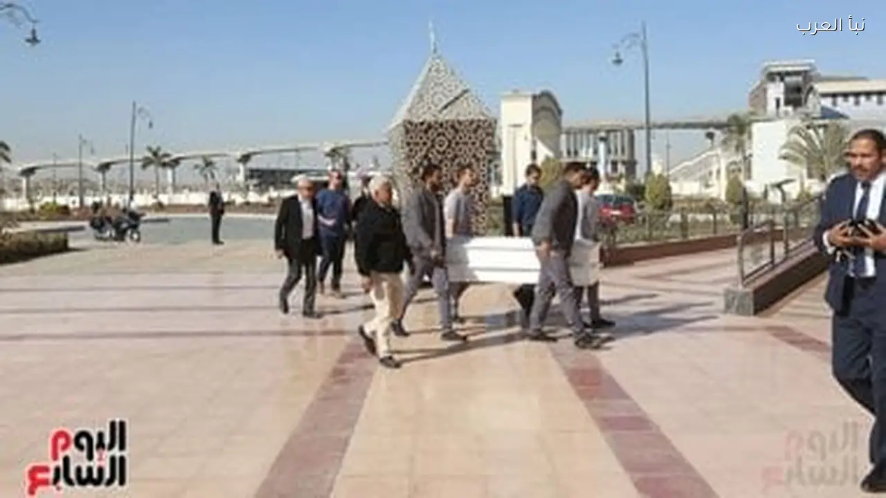 جثمان الدكتور مفيد شهاب يصل مسجد المشير لصلاة الجنازة