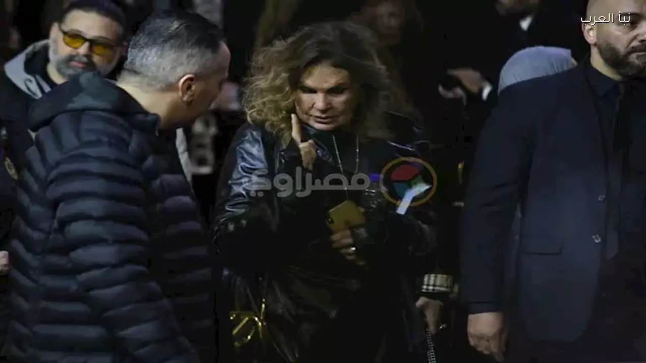 خالد يوسف ومنة شلبي وغادة عبد الرازق يحضرون عزاء والد مي عمر