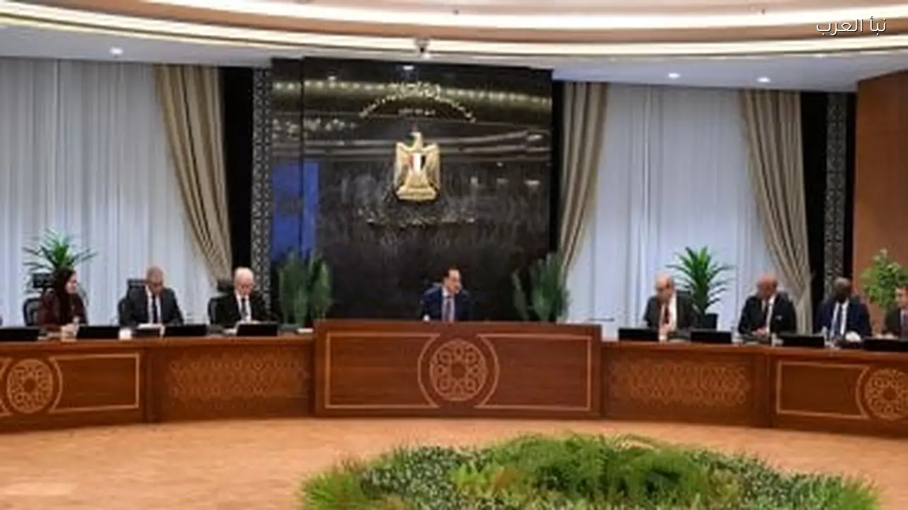 رئيس الوزراء يناقش إدارة المطارات مع نائب رئيس مؤسسة التمويل الدولية