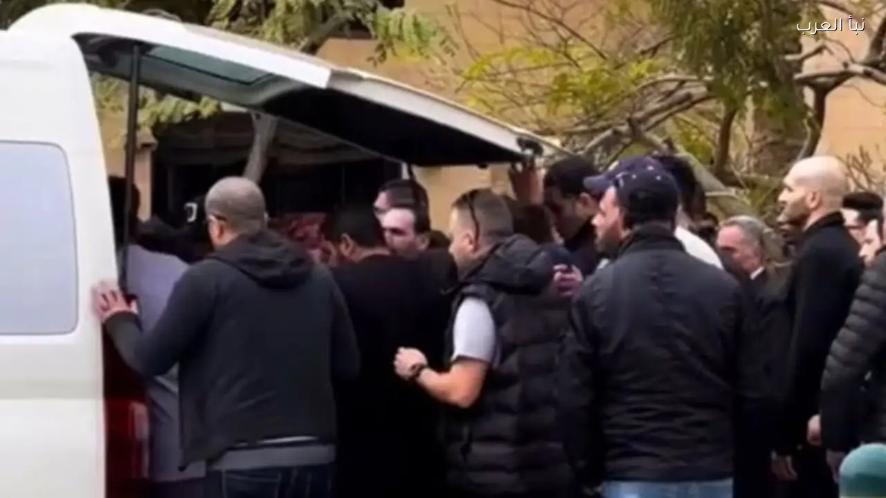 زينة تنعي شقيقها إسلام رضا في تشييع بمسجد حسن شربتلي