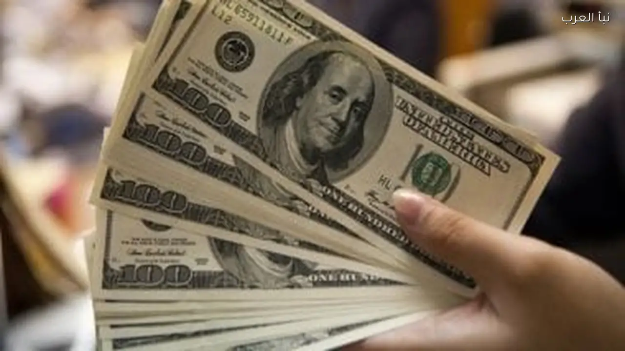 سعر الدولار ينخفض أمام الجنيه في ختام تعاملات الاثنين