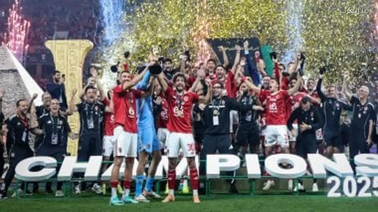 سفير مصر بالجزائر يستقبل بعثة الأهلي في مطار هواري بومدين