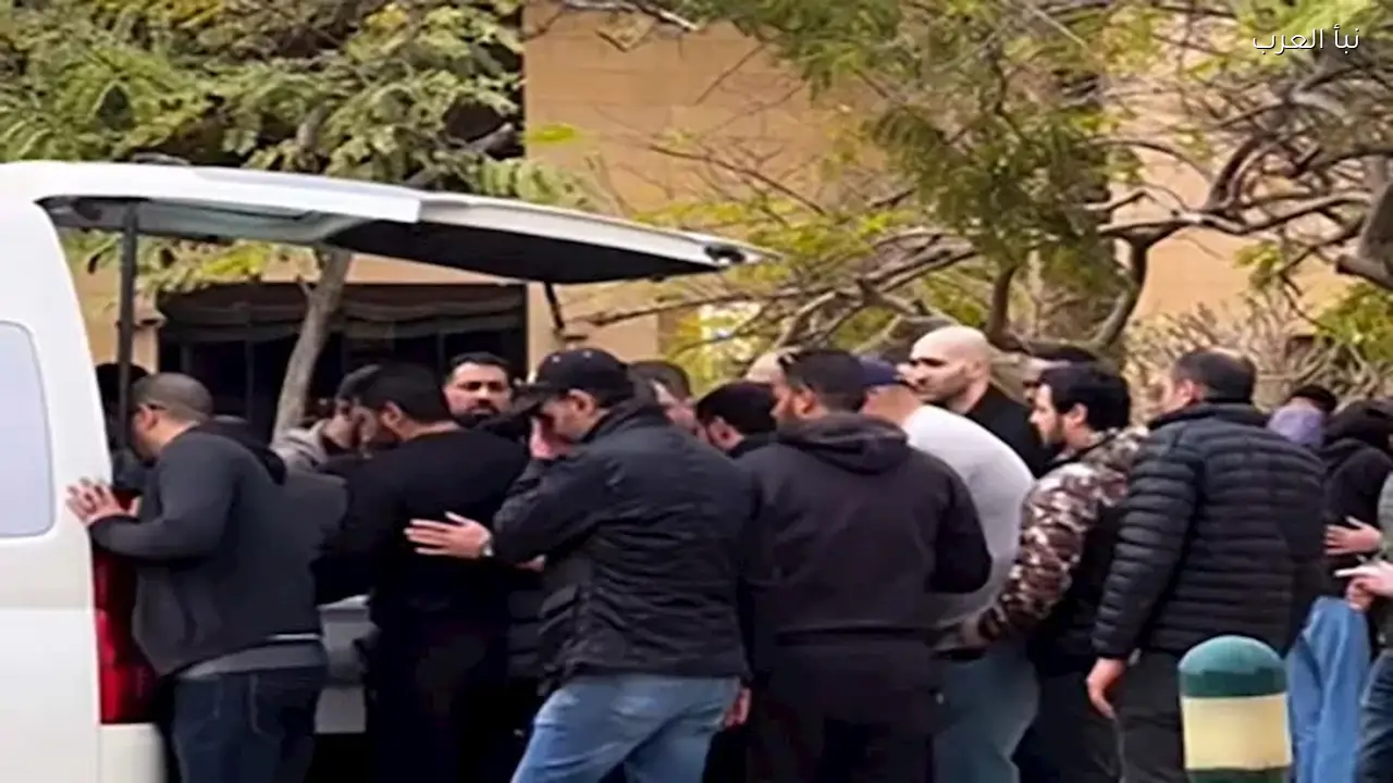 شقيقة الفنانة زينة تشارك في جنازة شقيقها اليوم