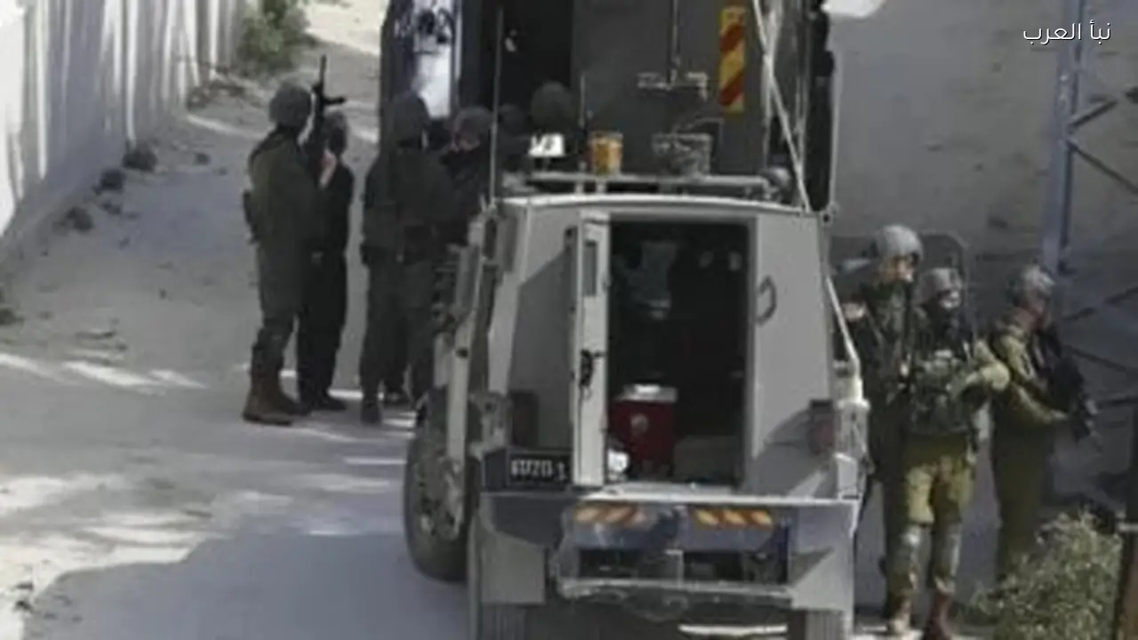 قوات الاحتلال تقصف المصلين في رام الله وتحاصر مساجد نابلس