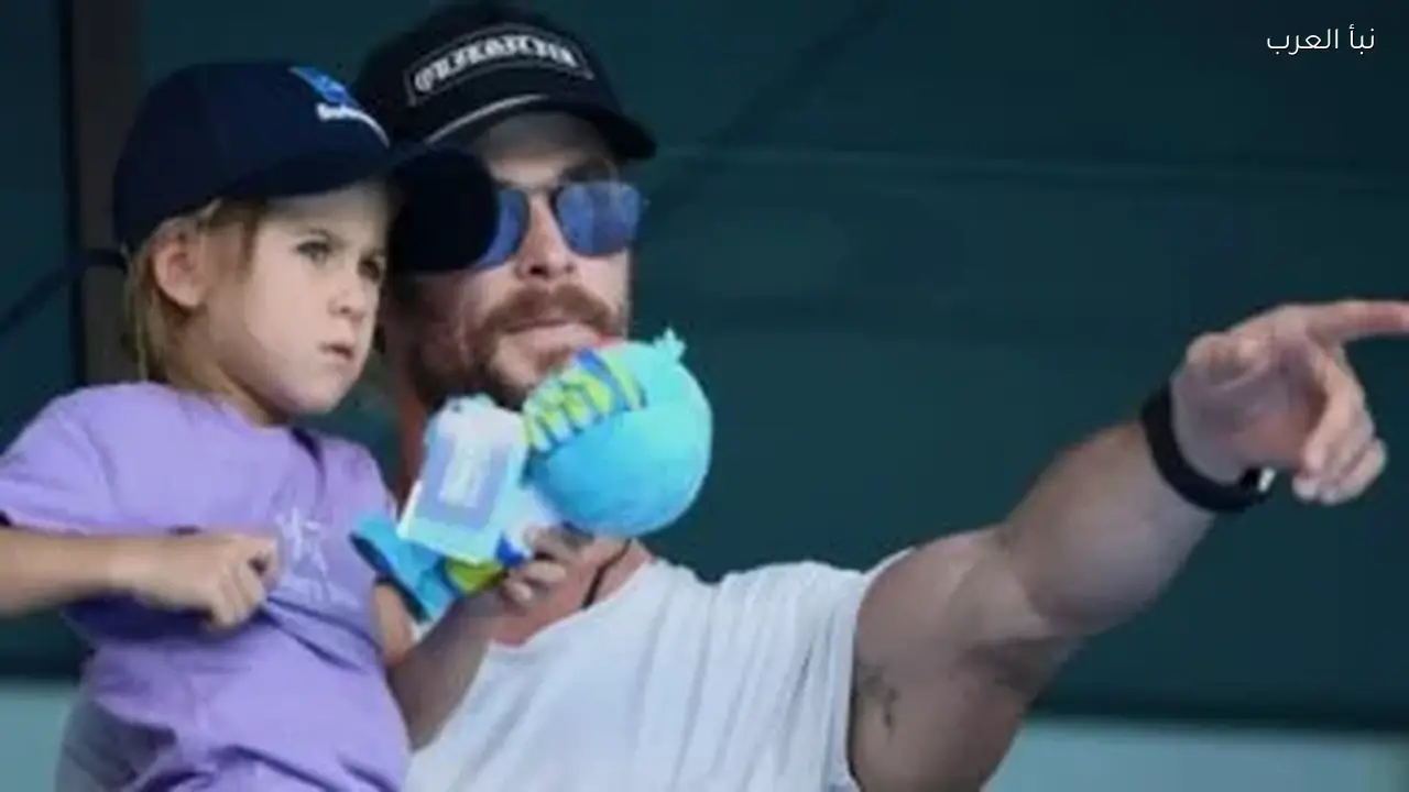 كريس هيمسورث يوضح سبب عدم إزالة تاتو خاص به