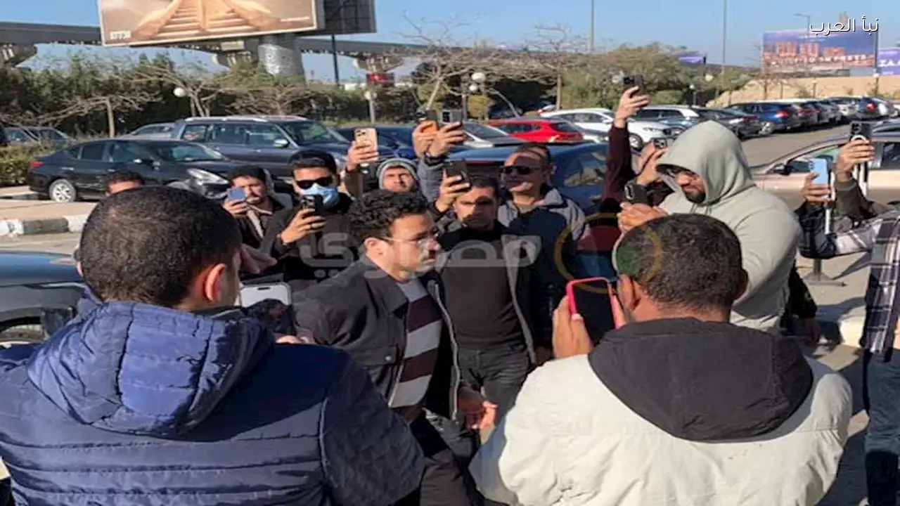 مي عمر تكشف عن الصور الأولى من جنازة والدها