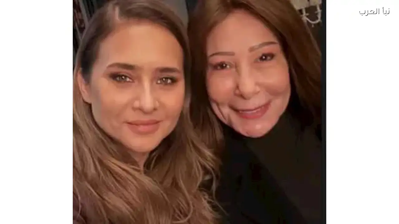 نيللي كريم تتحدث عن صورتها مع صفاء الطوخي