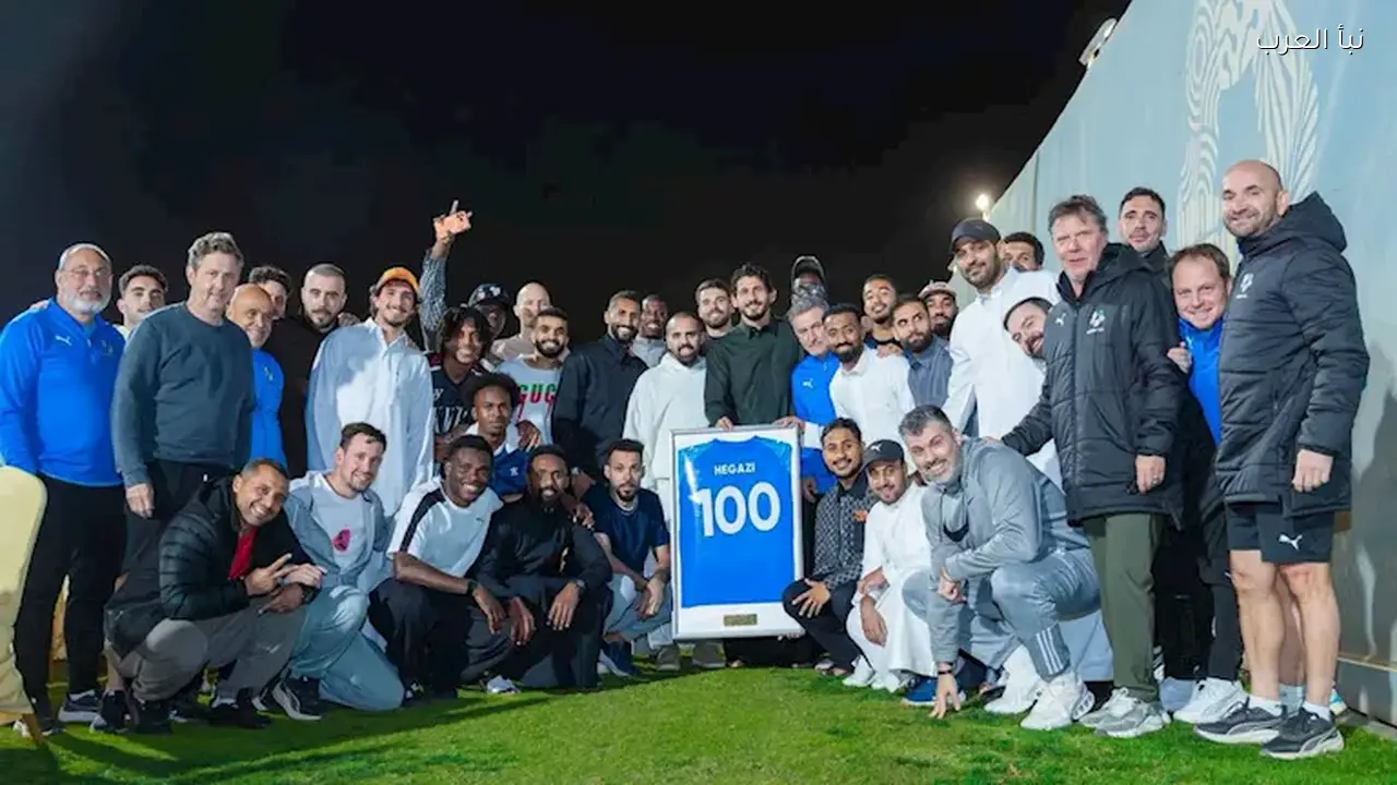 نيوم السعودي يكرم أحمد حجازي بعد 100 مباراة