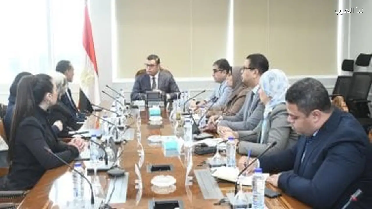 وزير الإسكان يبحث تعزيز التعاون مع مدير مكتب الهابيتات في مصر