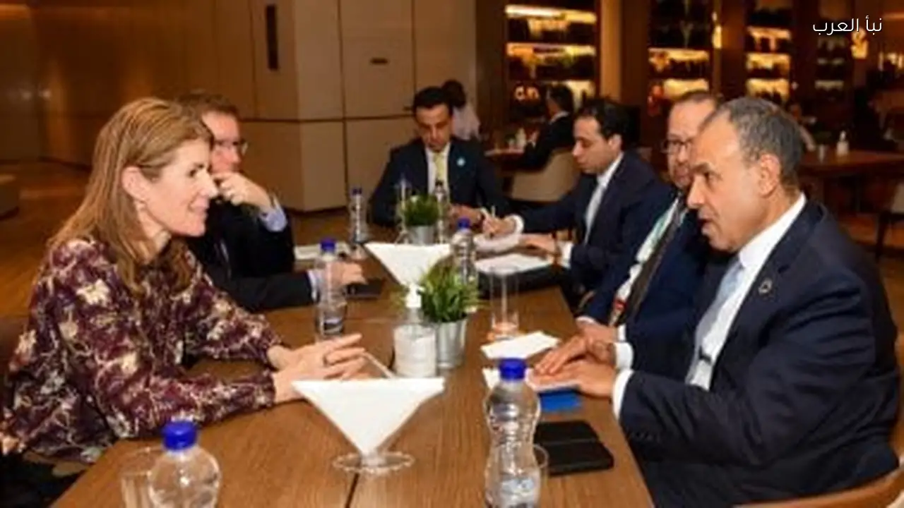 وزير الخارجية يجتمع مع وزيرة التنمية الدولية البريطانية