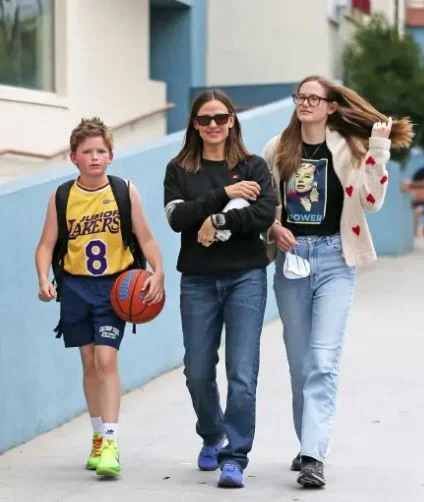 جينيفر جارنر وابنائها