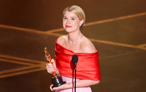 النجمة الأيرلندية جيسي باكلي