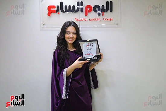 الفنانة رنا خطاب