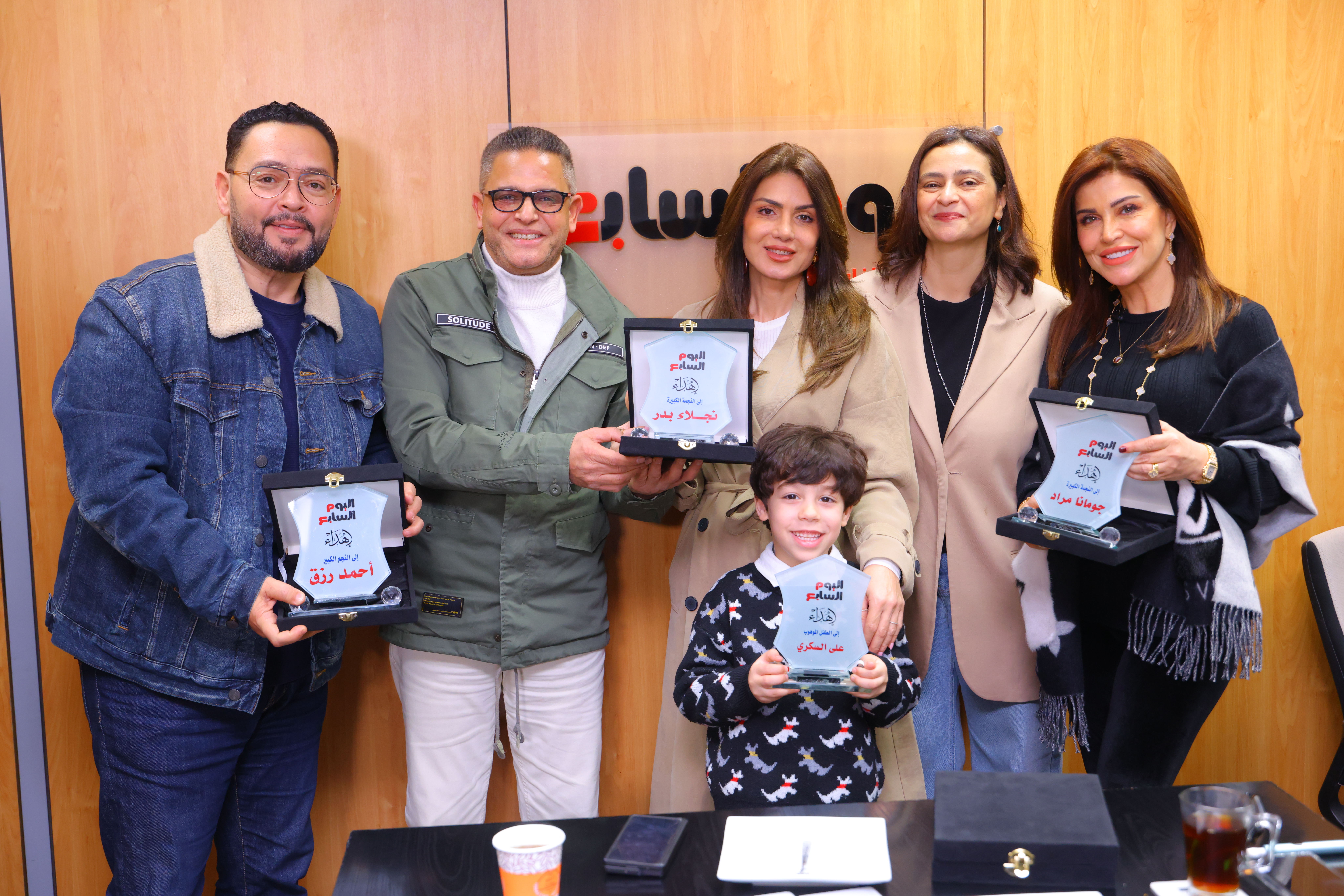 نبأ العرب يكرم نجوم مسلسل اللون الأزرق