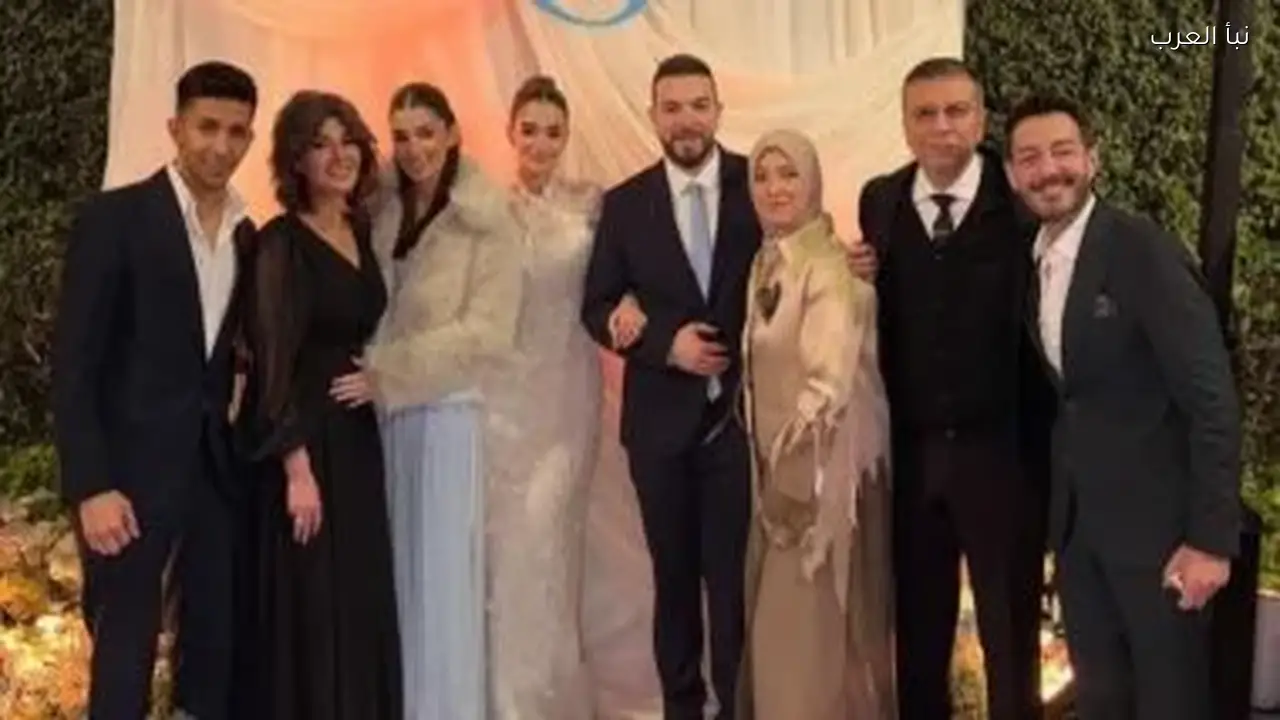 ملك زاهر وشريف الليثي يحتفلان بخطوبتهما وسط حضور عائلي
