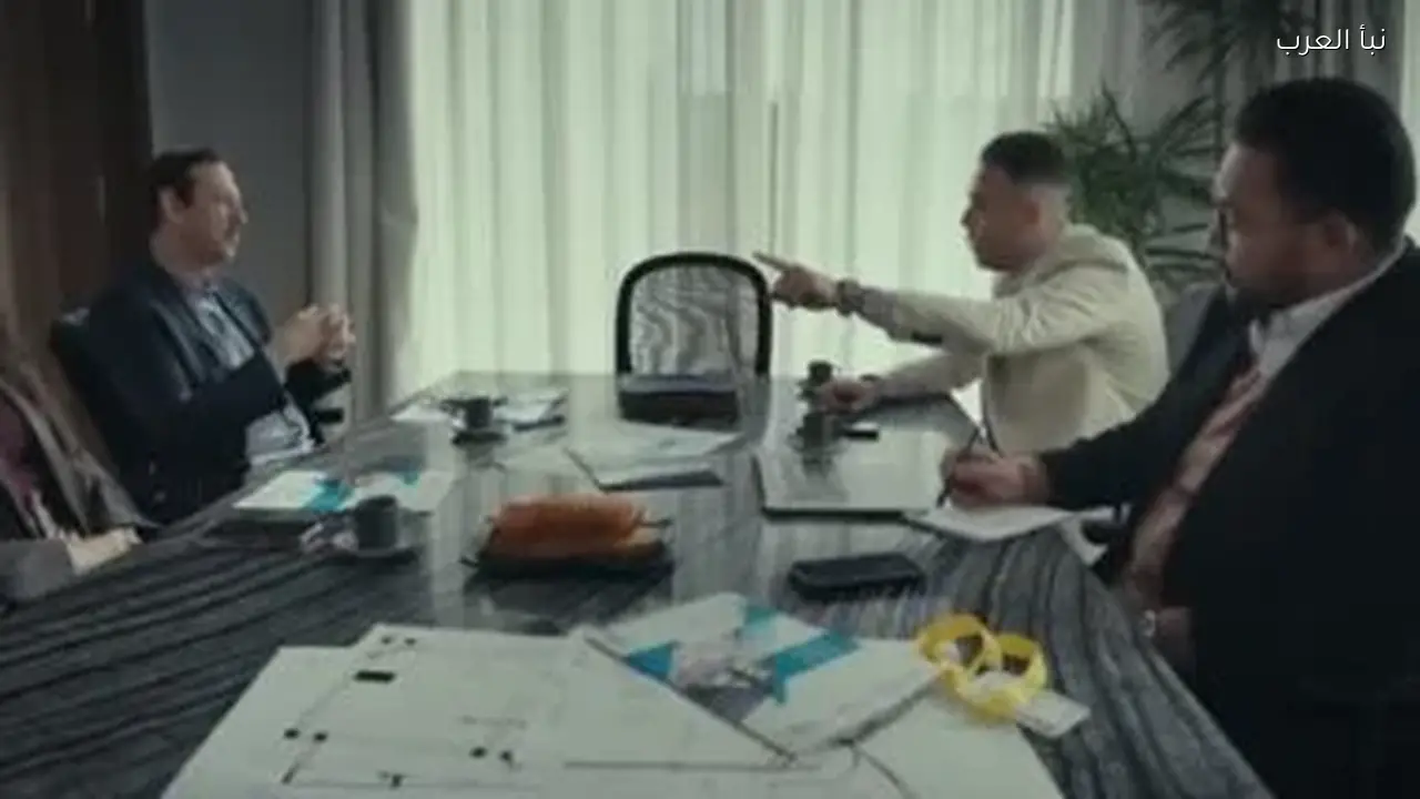 أحمد رزق يواجه ورطة أمام مدير الشركة في الحلقة 7 من مسلسل اللون الأزرق