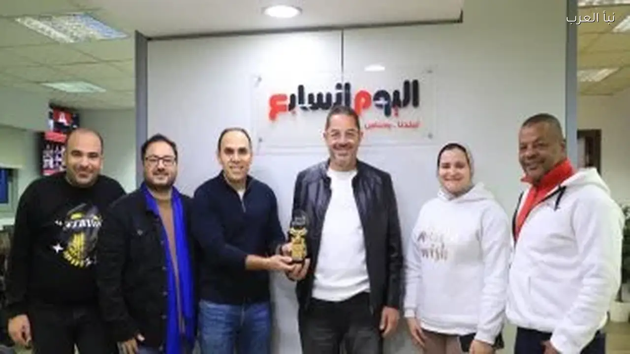 أحمد شفيق يتلقى تكريمًا من نبأ العرب بعد نجاح “بيبو وكلهم بيحبوا مودي”