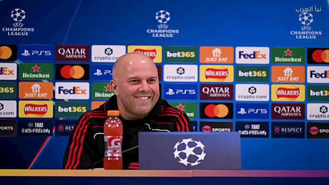 أرني سلوت ينفي أنباء إقالته من ليفربول