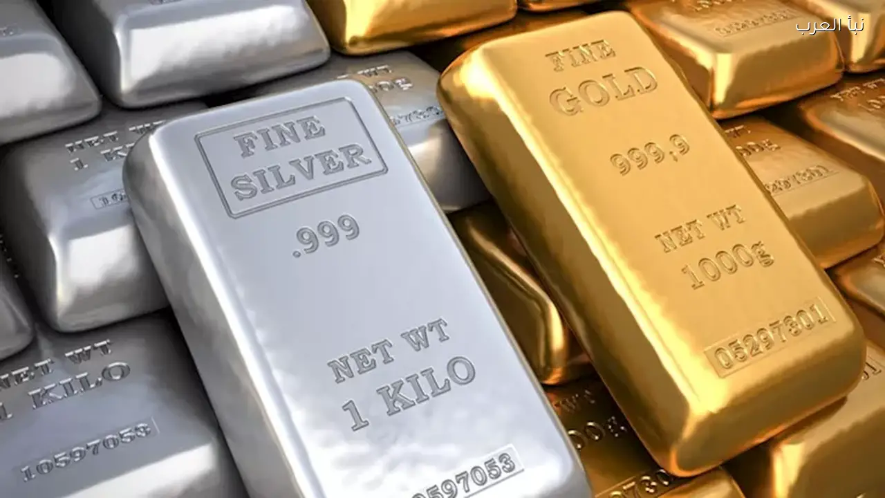 أسعار الفضة تهبط 6.7% عالميًا بسبب ارتفاع الدولار
