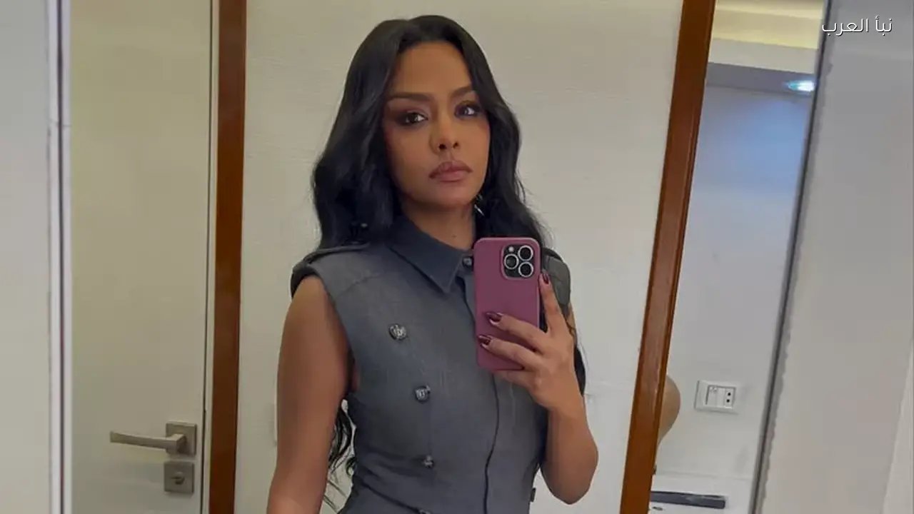 أسماء أبو اليزيد تتألق بفستان قصير والجمهور يصفها بـ “قمراية”